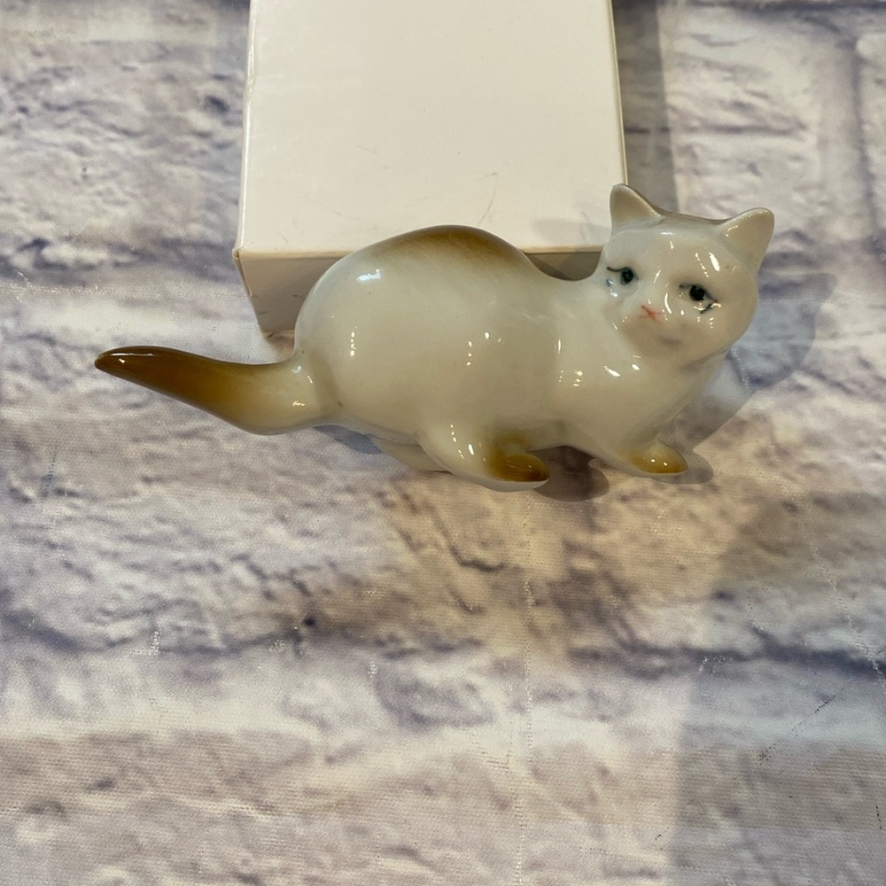 Zsolnay Vintage Hungarian Porcelain Cat Figurine - Picture 4 of 7